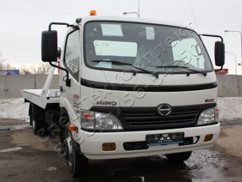Автоэвакуатор Hino-300 со сдвижной платформой 3,5 тонны